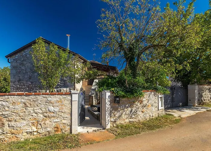 Casa Mira