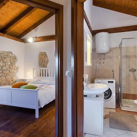 Casa Mira
