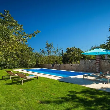 Casa Mira *