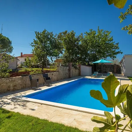 Casa Mira *
