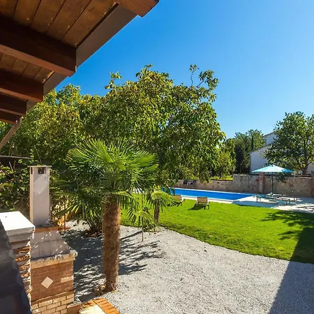 Casa Mira *